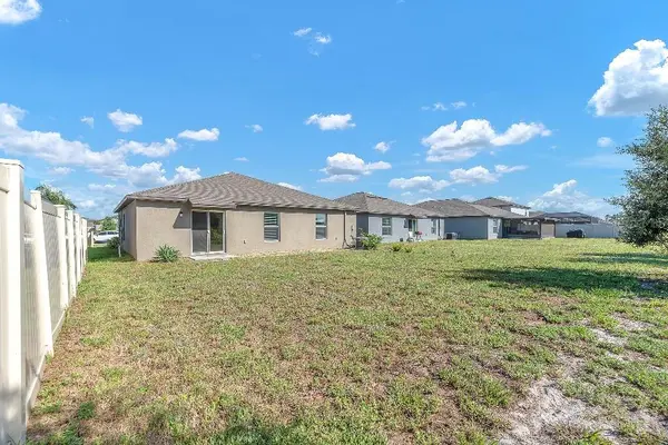 5518 BLUE AZURE DR, Wimauma, FL 33598