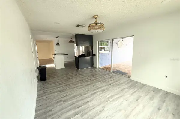 12041 70TH ST, Largo, FL 33773