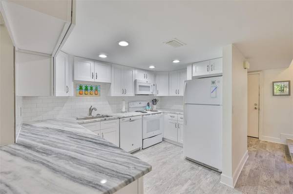 1028 APOLLO BEACH BLVD #8, Apollo Beach, FL 33572