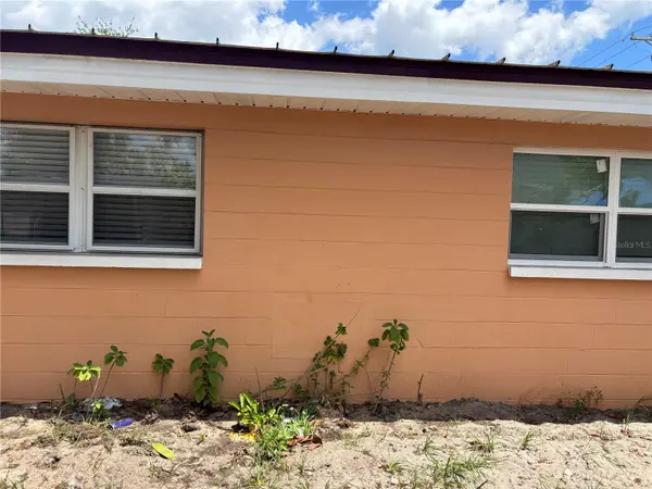 1320 LARSEN LN, Tampa, FL 33619