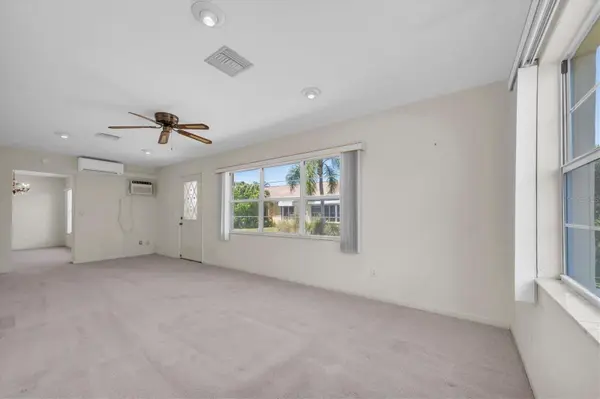 8241 BRENTWOOD RD #8241, Seminole, FL 33777