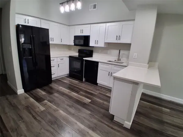 2402 W AZEELE ST #417, Tampa, FL 33609