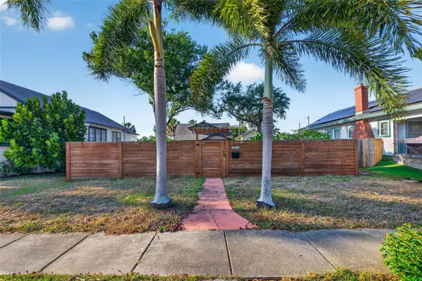 2419 DARTMOUTH AVE N, St Petersburg, FL 33713