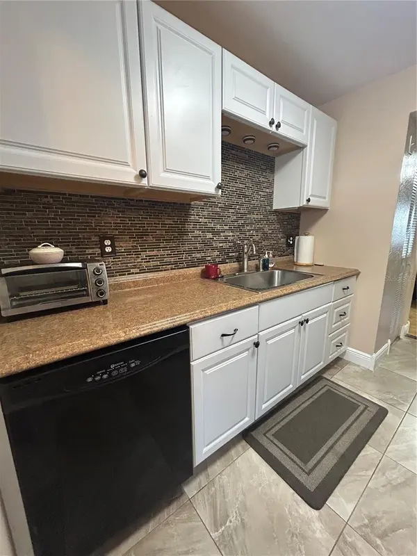 10037 62ND TER N #15, St Petersburg, FL 33708