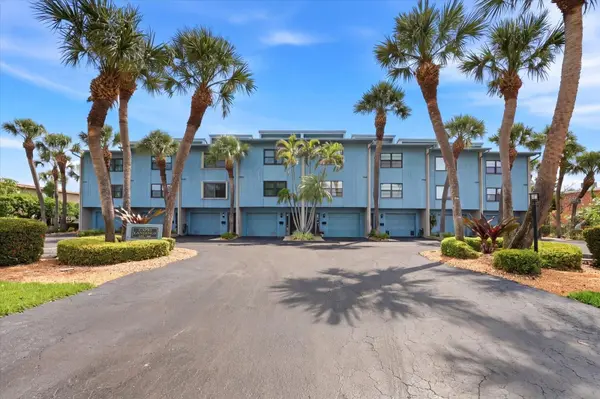 11835 3RD ST E, Treasure Island, FL 33706
