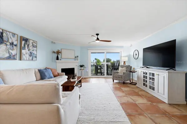 11835 3RD ST E, Treasure Island, FL 33706