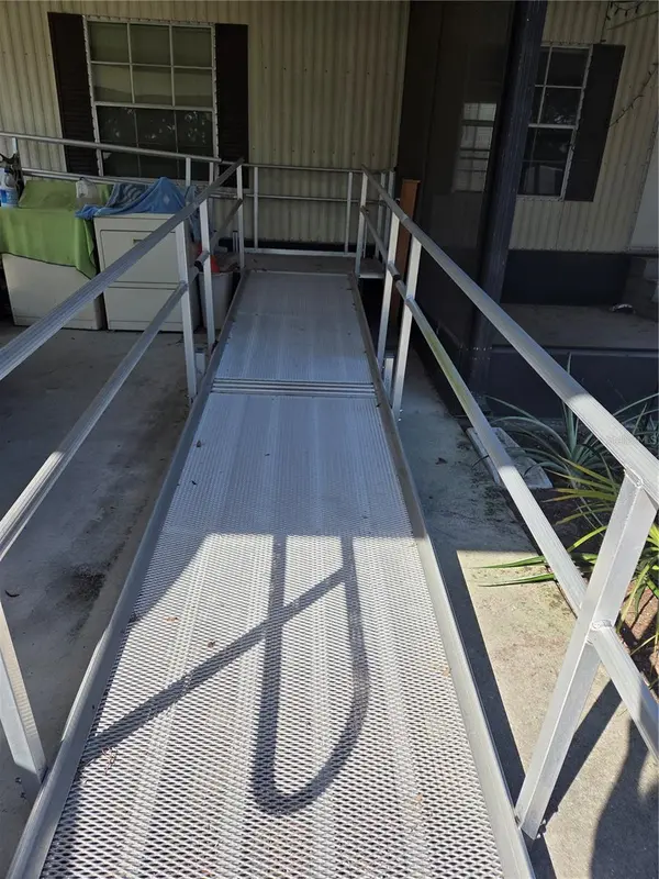 8828 KANAWHA RD, Riverview, FL 33578