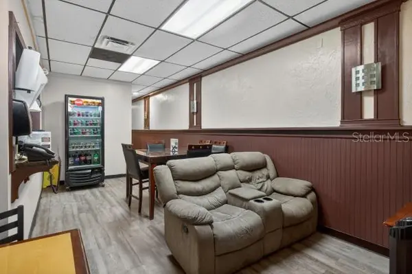 9824 US HWY 19 HWY, Port Richey, FL 34668
