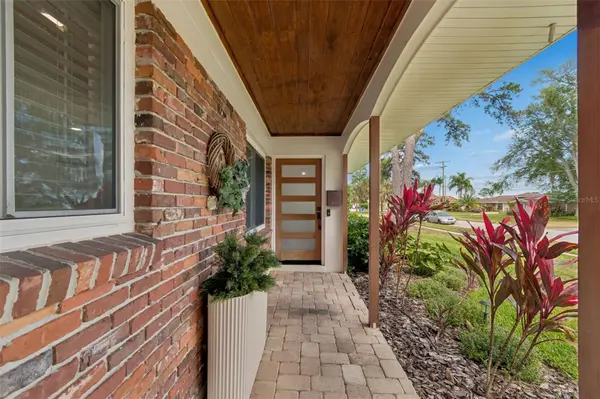 10916 CARROLLWOOD DR, Tampa, FL 33618