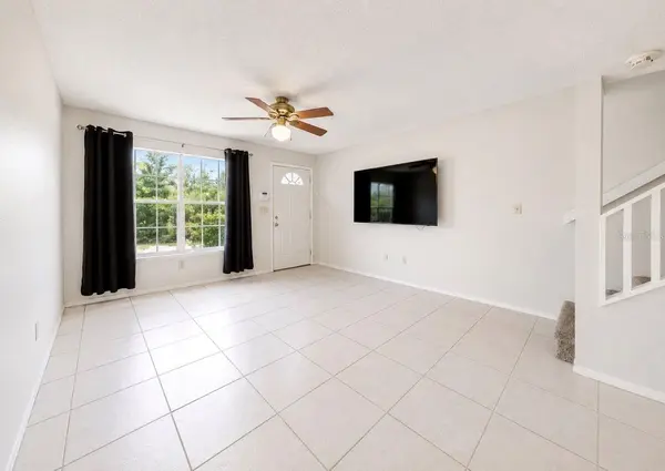 2316 FLETCHERS POINT CIR, Tampa, FL 33613