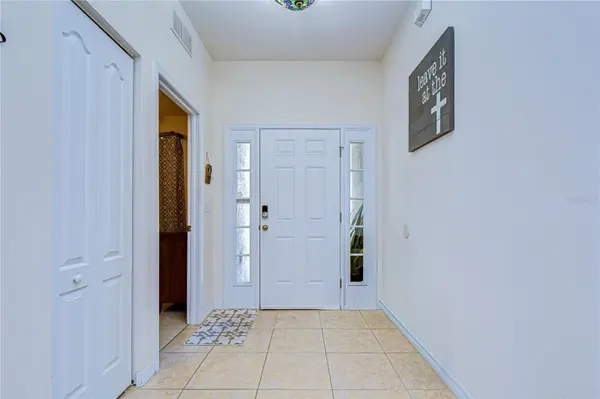 6252 TWIN BRIDGES DR, Zephyrhills, FL 33541