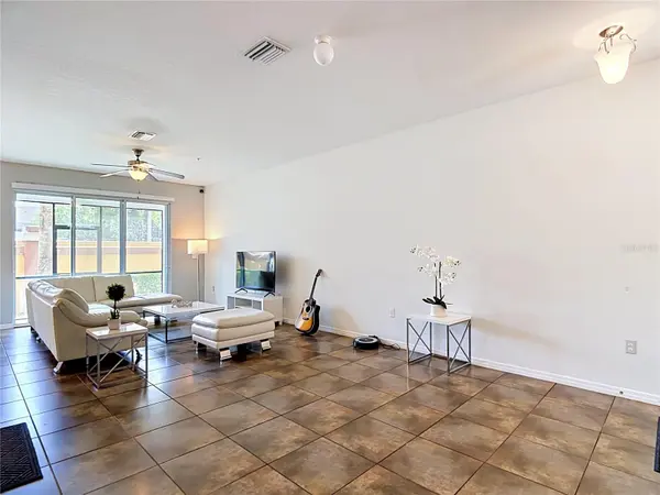 8615 ANDALUCIA FIELD DR, Tampa, FL 33637