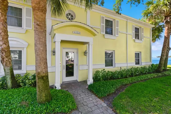 5280 COQUINA KEY DR SE #A furnished seasonal, St Petersburg, FL 33705