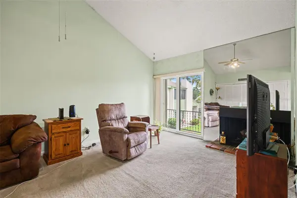 4138 PINELAKE LN #201, Tampa, FL 33618