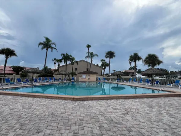 4900 BRITTANY DR S #305, St Petersburg, FL 33715