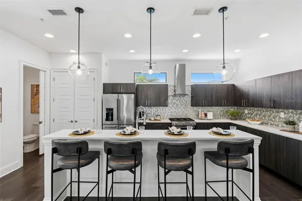 300 DELMAR TER S, St Petersburg, FL 33701