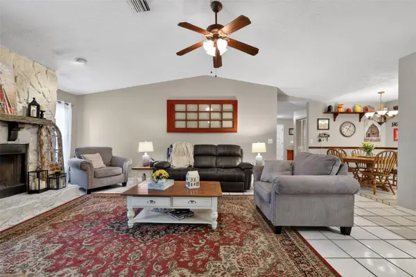 2713 WILLOW OAKS DR, Valrico, FL 33594