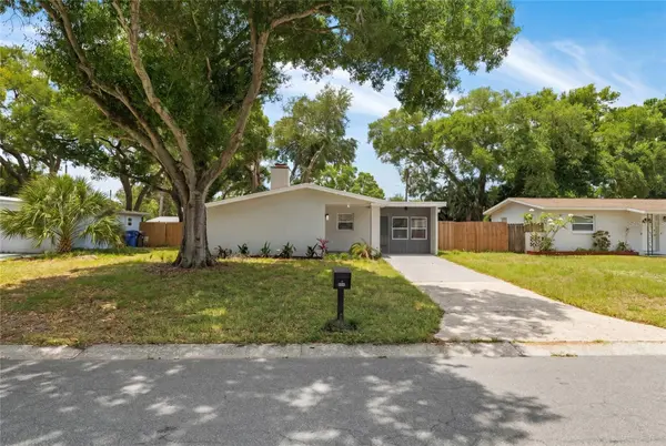 2952 WEBLEY DR, Largo, FL 33771