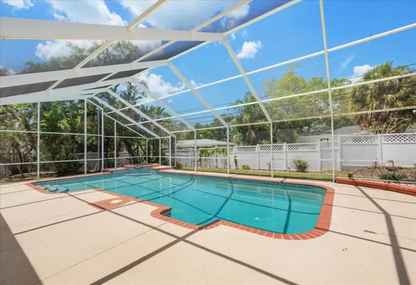 802 ALLAMANDA DR, Largo, FL 33770