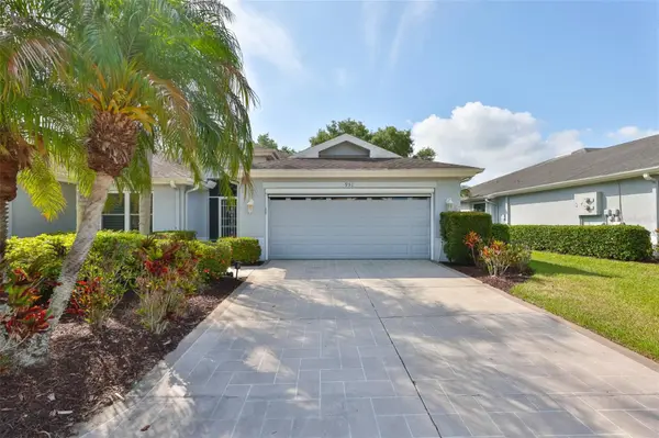 951 VILLEROY GREENS DR, Sun City Center, FL 33573