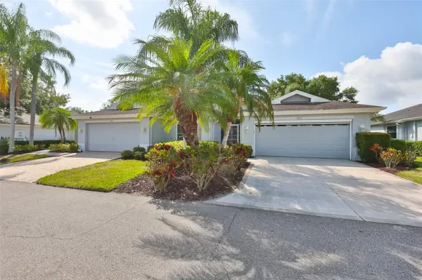 951 VILLEROY GREENS DR, Sun City Center, FL 33573