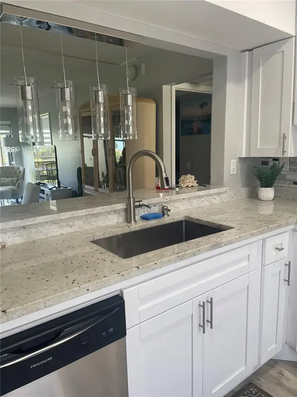 5724 LA PUERTA DEL SOL BLVD #248, St Petersburg, FL 33715