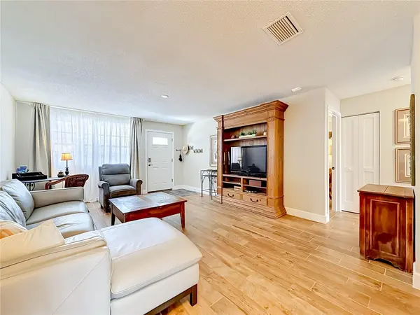 5925 SHORE BLVD S #107, Gulfport, FL 33707