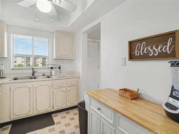 3801 LAKE BAYSHORE DR #H413, Bradenton, FL 34205