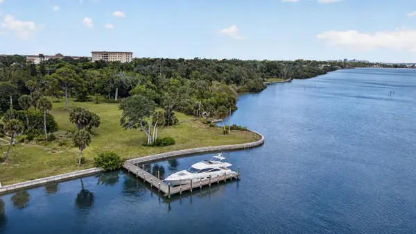 8258 LONGBAY BLVD, Sarasota, FL 34243