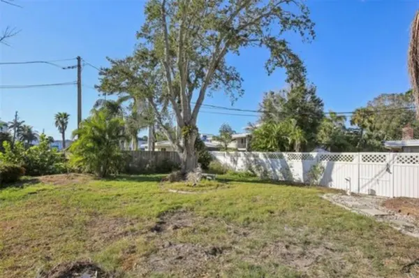 100 AUGUSTA AVE, Palm Harbor, FL 34683