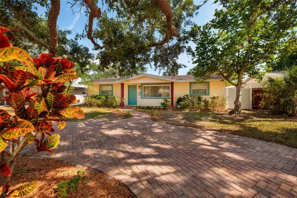 230 43RD AVE NE, St Petersburg, FL 33703
