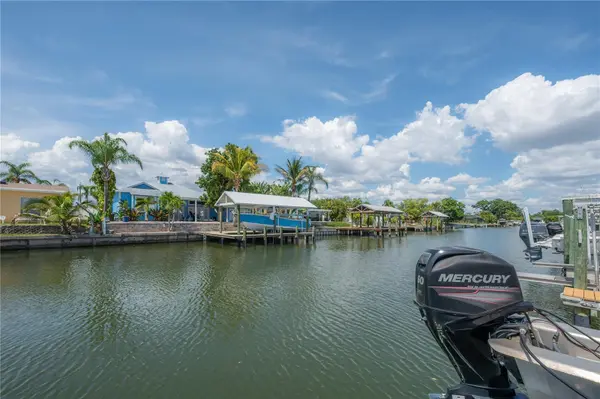 8757 BAY POINTE DR, Tampa, FL 33615
