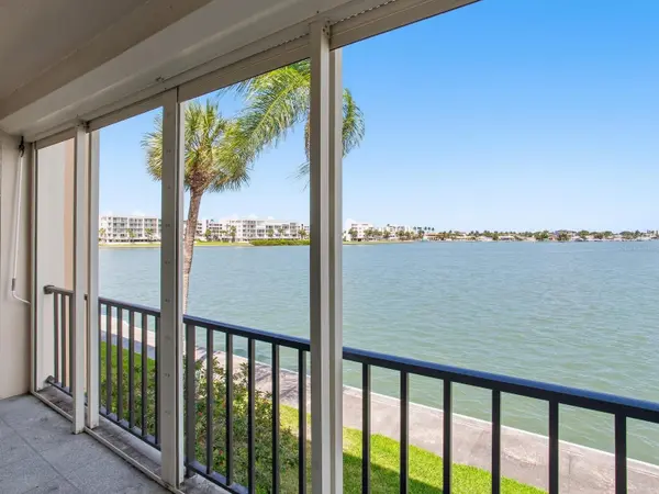 7920 SUN ISLAND DR S #202, South Pasadena, FL 33707