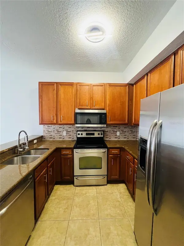 9096 IRON OAK AVE, Tampa, FL 33647