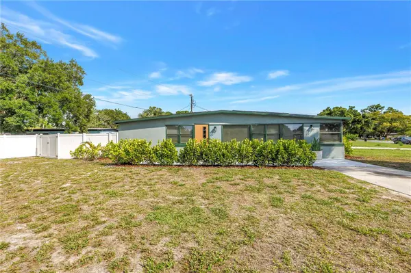 7599 MEADOWLAWN DR N, St Petersburg, FL 33702