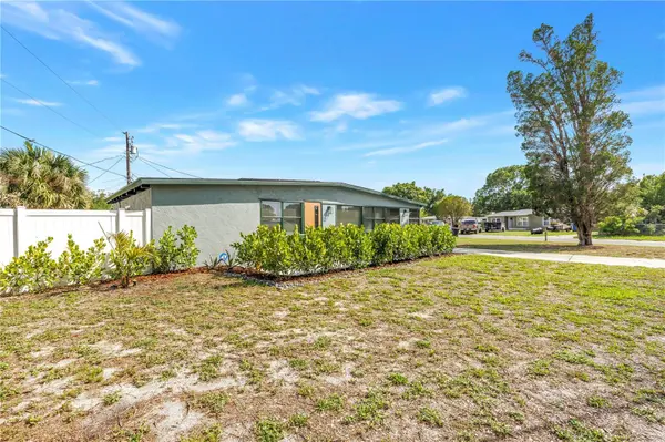 7599 MEADOWLAWN DR N, St Petersburg, FL 33702