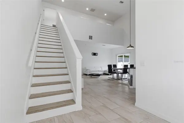 3702 WIGGINS LEAF ST, Tampa, FL 33619