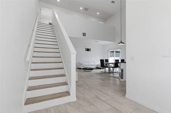 3702 WIGGINS LEAF ST, Tampa, FL 33619