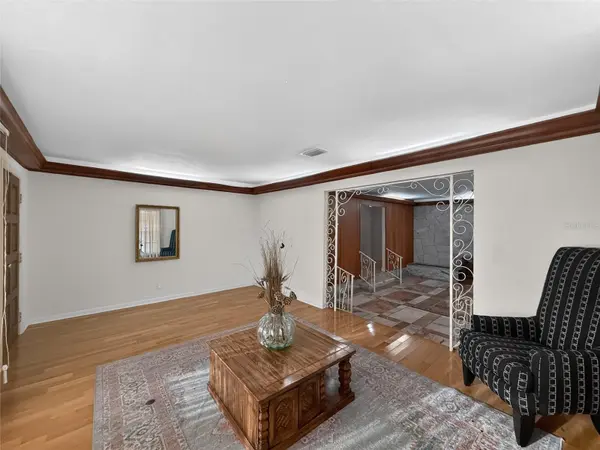 305 N GLEN AVE, Tampa, FL 33609