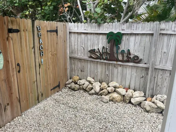 720 E GULF BLVD #B, Indian Rocks Beach, FL 33785