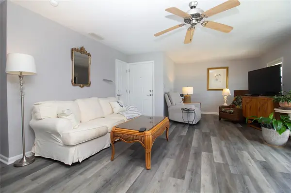5282 BEACH DR SE #APT D, St Petersburg, FL 33705