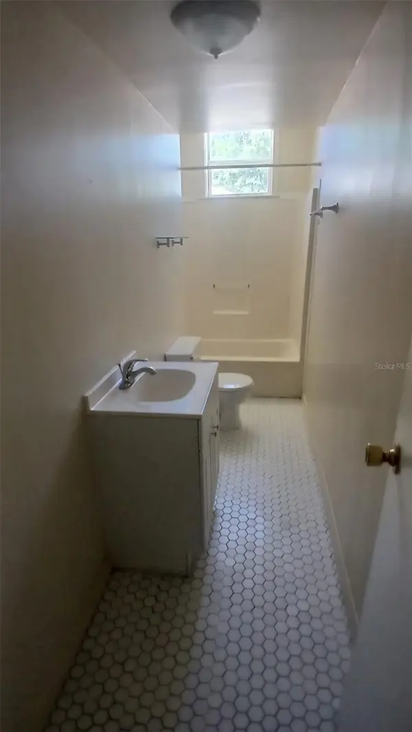 542 DIVISION ST, Tarpon Springs, FL 34689