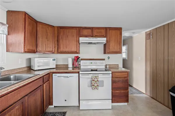 37250 BEVERLY AVE, Zephyrhills, FL 33542