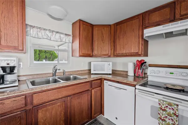 37250 BEVERLY AVE, Zephyrhills, FL 33542