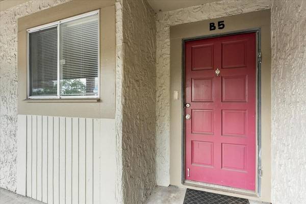 6332 NEWTOWN CIR #32B5, Tampa, FL 33615