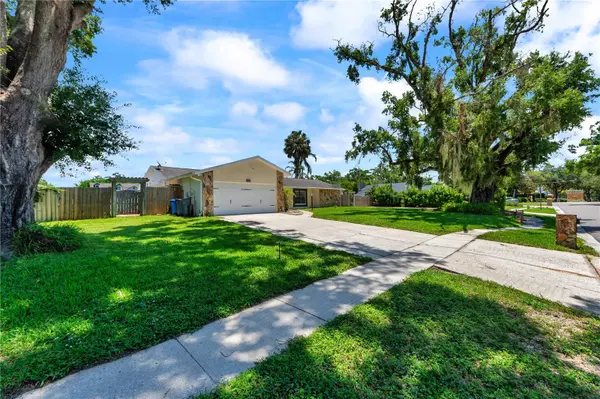 13603 WESTSHIRE DR, Tampa, FL 33618
