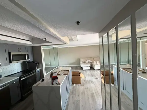 7432 SUNSHINE SKYWAY LN S #206, St Petersburg, FL 33711