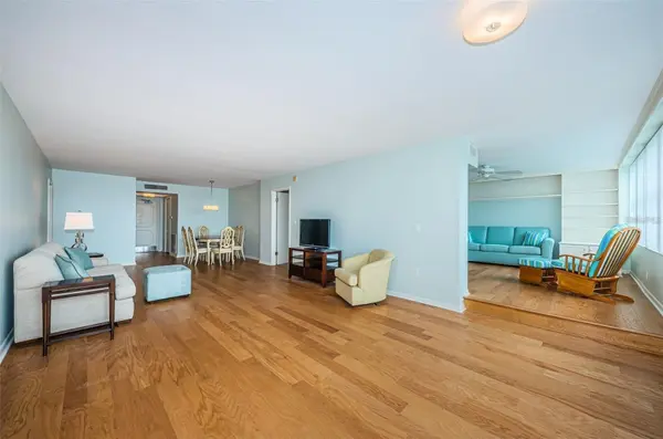 5130 BRITTANY DR S #202, St Petersburg, FL 33715