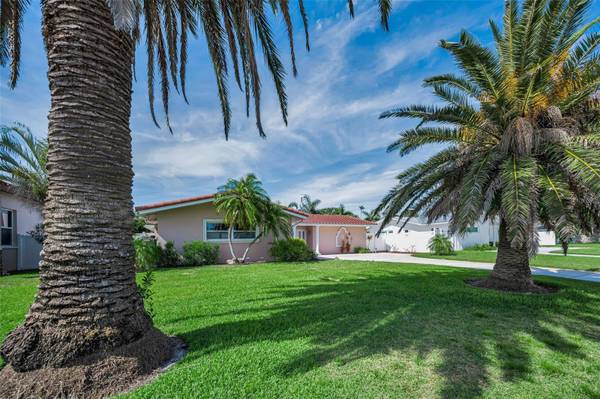 111 17TH ST, Belleair Beach, FL 33786