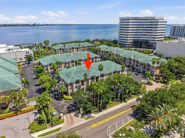 4304 BAY CLUB CIR #4304, Tampa, FL 33607